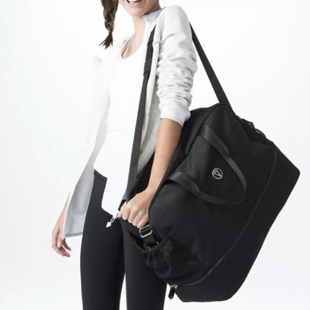 🔸 Ivivva by lululemon weekend escape duffel rate - Picture 14 of 16